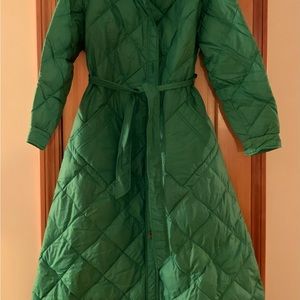 Vintage Eddie Bauer premium goose down women’s medium robe, color is green.